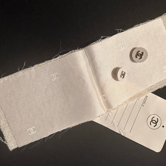 Chanel Cream Bouncle Wool Suit Eu 42 - Picture 11 of 11